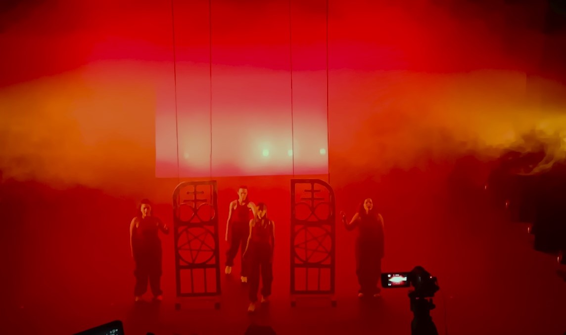 EPI AU SPECTACLE DE DANSE-THÉÂTRE MLIT (Mouvement Lumière Immersion Transcendance)